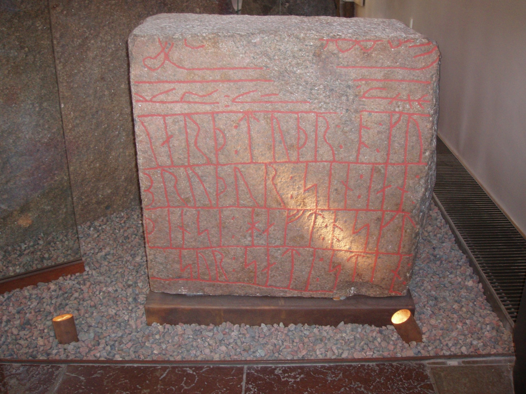 Sønder Kirkeby Runestone at the National Museum of Denmark. Photo by Wikimedia user Holt, May 2008